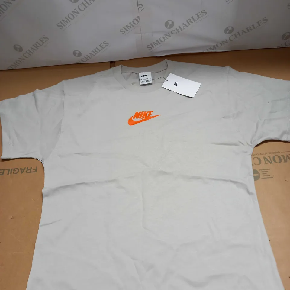 NIKE LOGO T-SHIRT SIZE XS