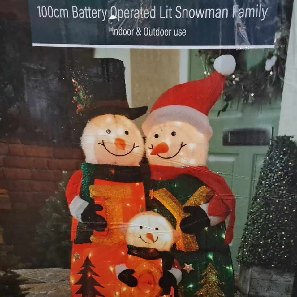 BATTERY OPERATED LIT RED AND GREEN SNOWMAN FAMILY 