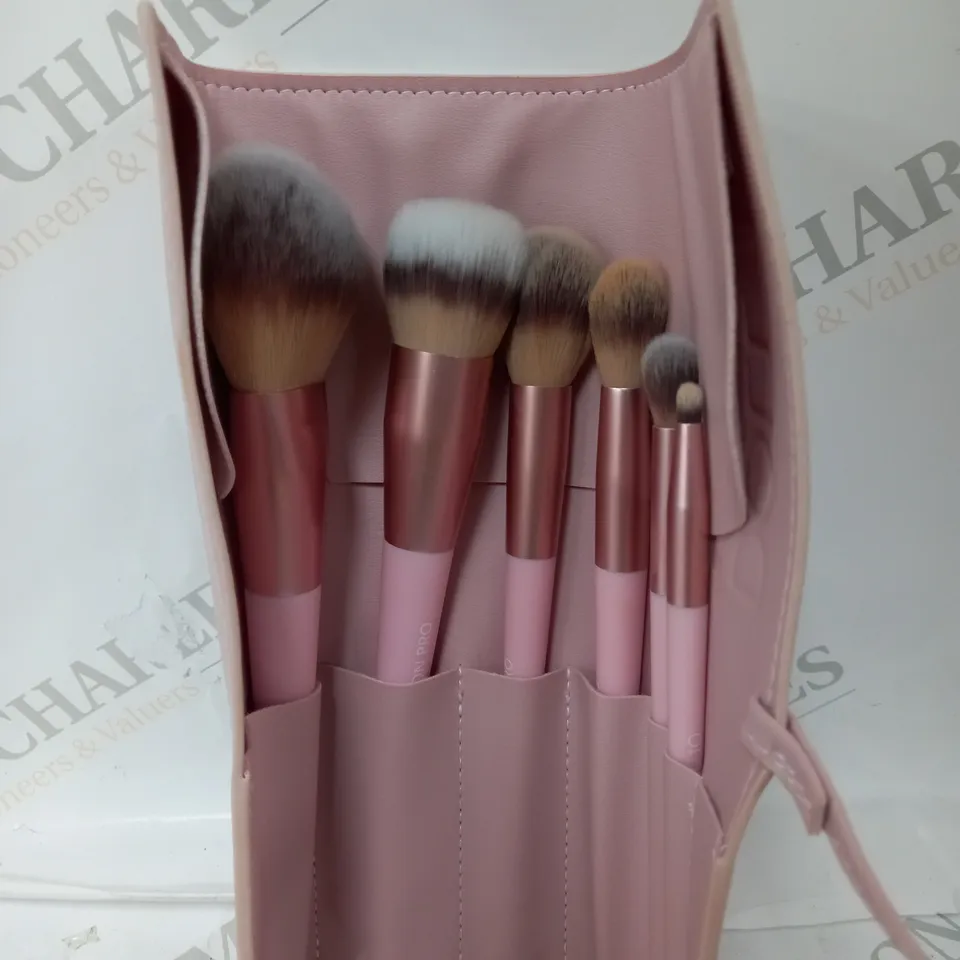 DOLL 10 BEAUTY MAKEUP BRUSHES 