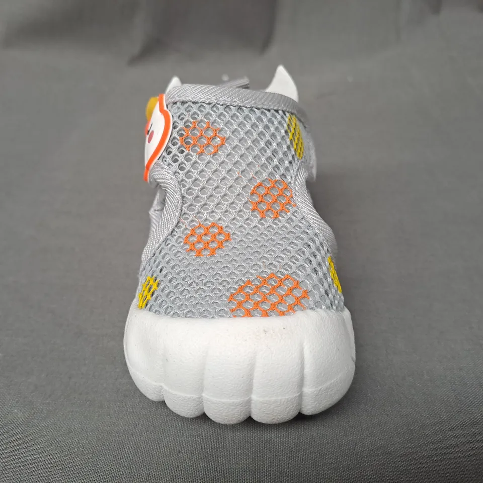 BOXED PAIR OF FUMEIER INFANT MESH WALKING SHOES IN GREY SIZE 15