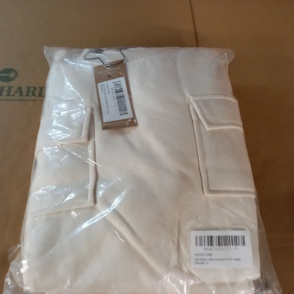 BAGGED NASTYGAL TAB DETAIL UTILITY SWEATSHIRT AND JOGGER SET IN CREAM - 10