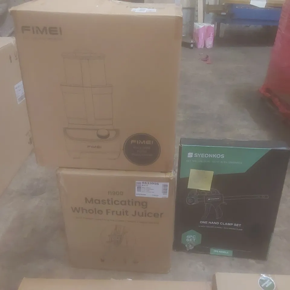 PALLET OF ASSORTED HOUSEHOLD GOODS AND PRODUCTS TO INCLUDE; OUTDOOR CAMPING MATTRESSES, FRUIT JUICER, FOOD PROCESSOR, BOXED FURNITURE ETC