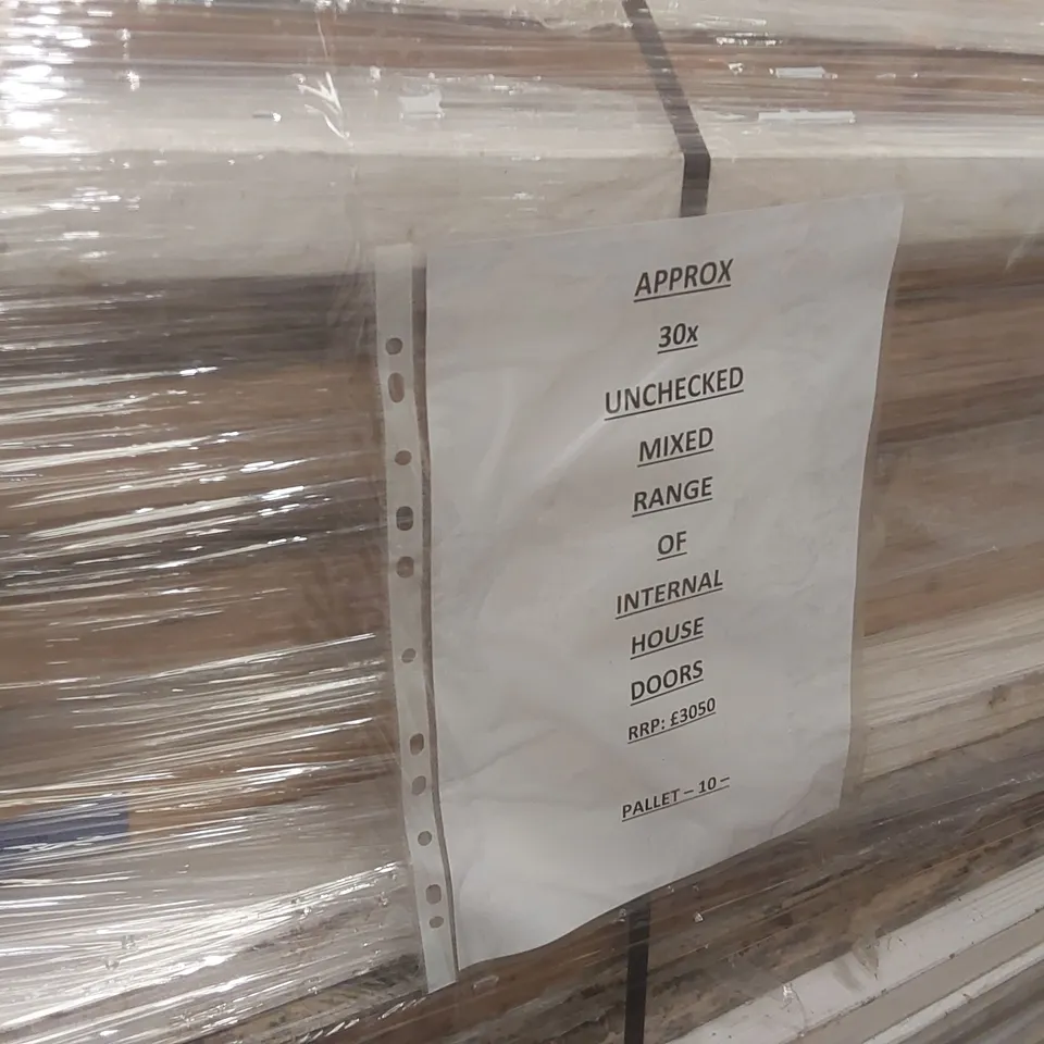 PALLET CONTAINING APPROXIMATELY 30x INTERNAL HOUSE DOORS