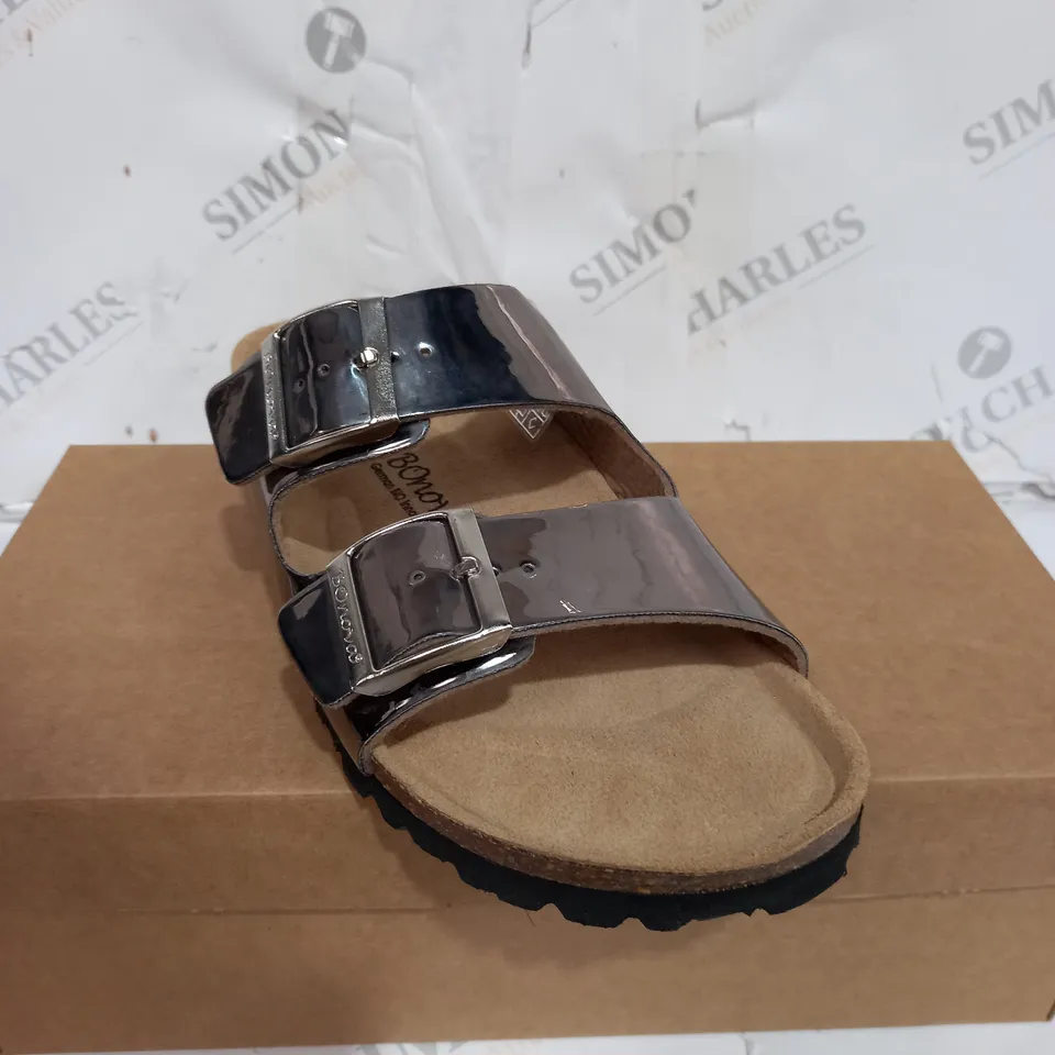 BOXED BONOVA SAND SANDALS SIZE 6
