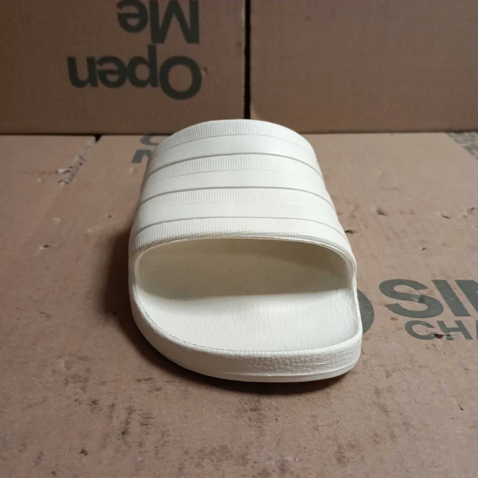 ADIDAS ADILETTE AQUA SLIDERS WHITE SIZE 6