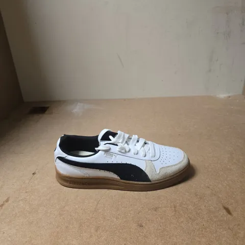 PUMA INDOOR TRAINERS – WHITE/BLACK WITH GUM SOLE - UK SIZE 7 