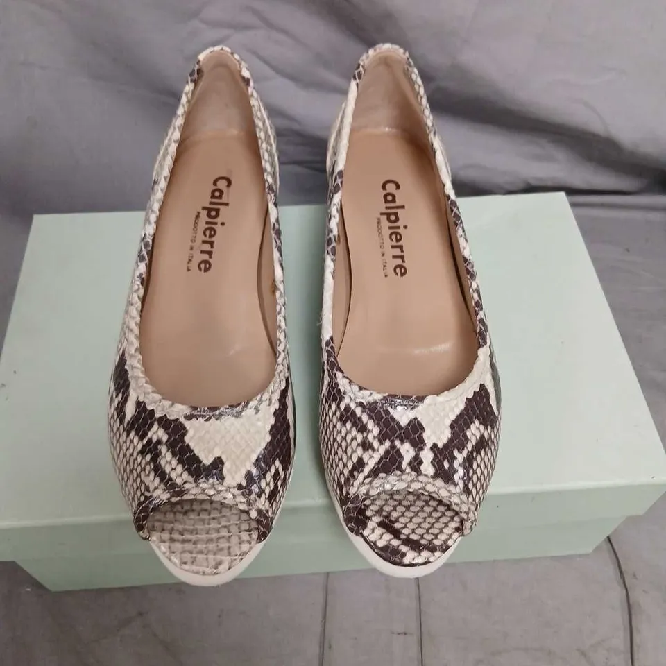 CALPIERRE SNAKESKIN-PRINT PEEP-TOE WEDGE SHOES – UK 3.5 (EU 36.5)