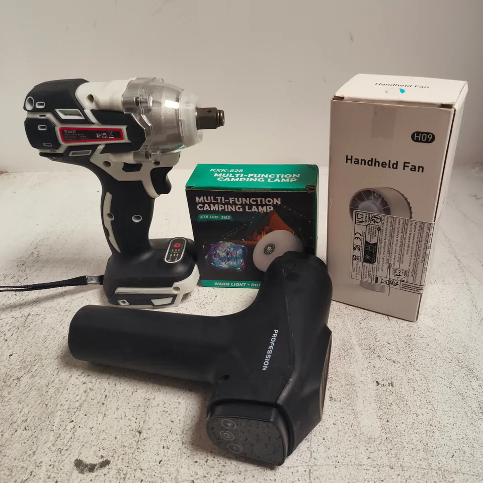 APPROXIMATELY 10 ASSORTED ELECTRICAL ITEMS TO INCLUDE CAMPING LAMP, HANDHELD FAN, ELECTRIC WRENCH DRILL, ETC, ETC