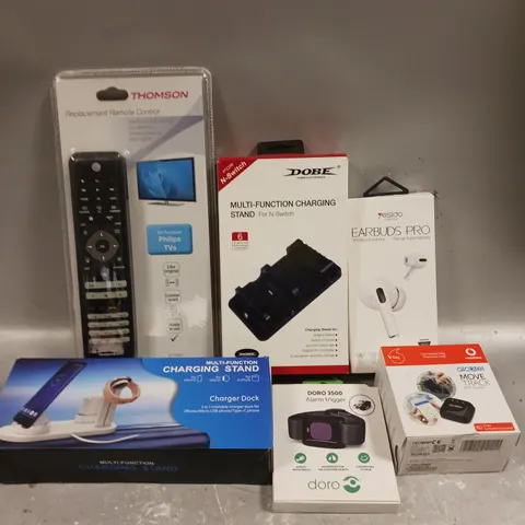 APPROXIMATELY 20 ASSORTED ELECTRICAL PRODUCTS TO INCLUDE CHARGING STAND, GPS TRACKER, WIRELESS EARPHONES ETC
