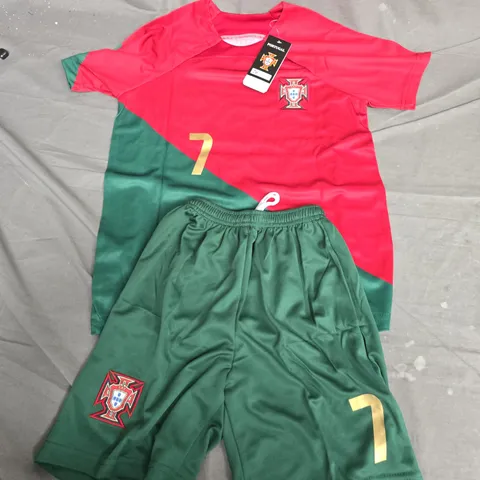 PORTUGAL NATIONAL TEAM FOOTBALL JERSEY & SHORTS – RONALDO NO.7 (CHILDRENS SIZE 26)