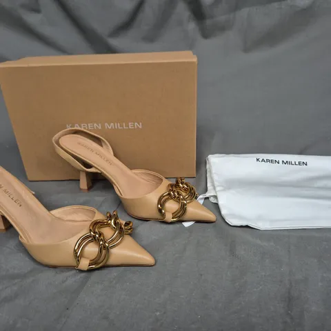 BOXED PAIR OF KAREN MILLEN LEATHER CHAIN DETAIL HEEL TAN SIZE 5