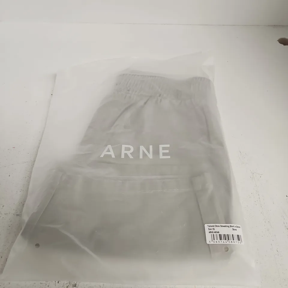 ARNE TAILORED CHINO DRAWSTRING SHORT – STONE, UK XS