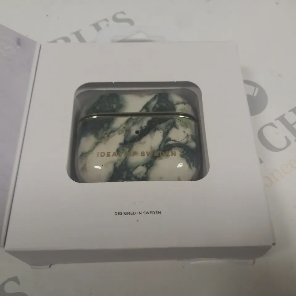 IDEAL OF SWEDEN CALCATTA EMERAD MARBLE CASE FOR AIRPODS GEN 3