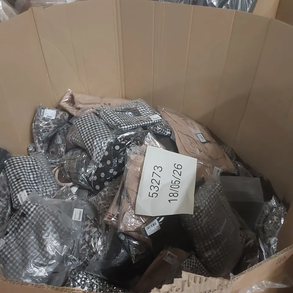 PALLET CONTAINING APPROXIMATELY 600x BRAND NEW ASSORTED DESIGNER CLOTHING ITEMS