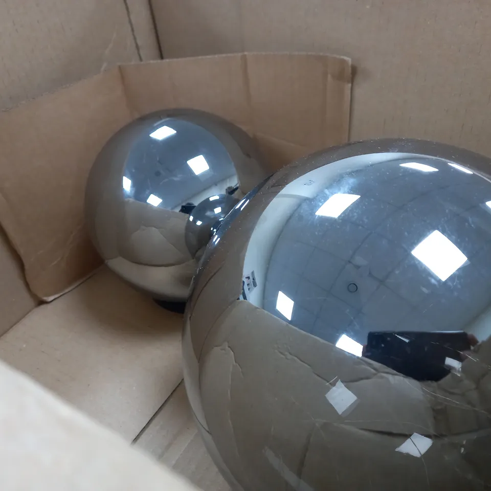 KELLY HOPPEN SET OF 2 INDOOR OUTDOOR PRELIT GLASS DECOR - REFLECTIVE ORBS