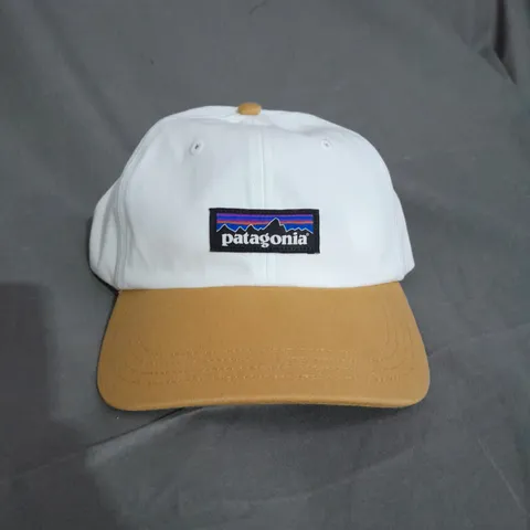 PATAGONIA WHITE & YELLOW CAP
