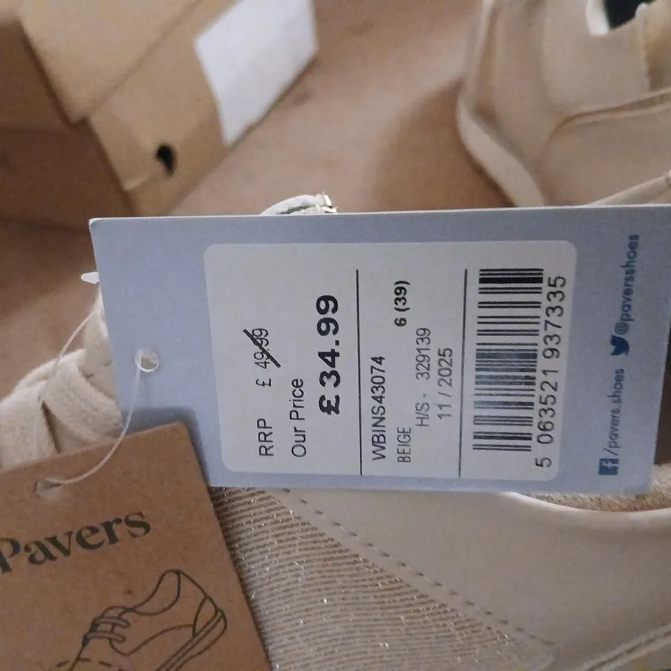PAVERS WOMEN’S WHITE TRAINERS WITH GOLD METALLIC ACCENTS – BOXED SIZE 6