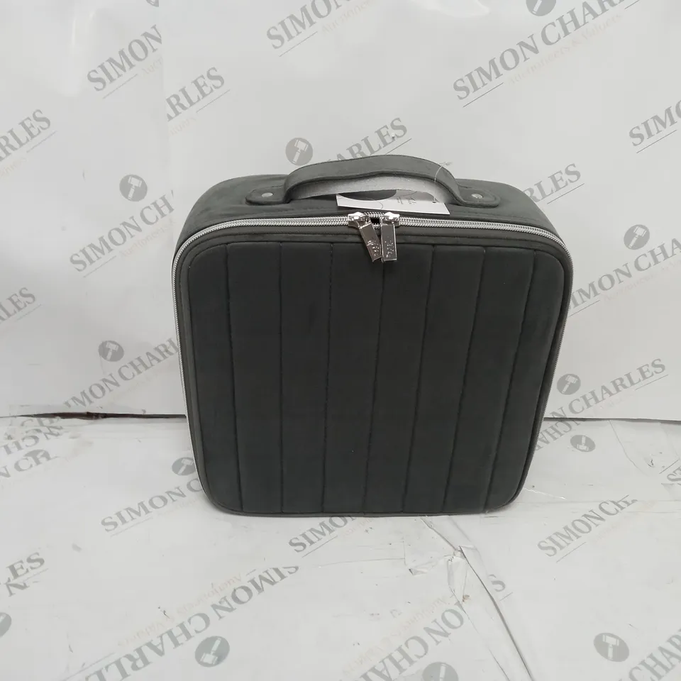 TILI VELVET QUILTED MAKE-UP ORGANISER LARGE VANITY CASE - GREY