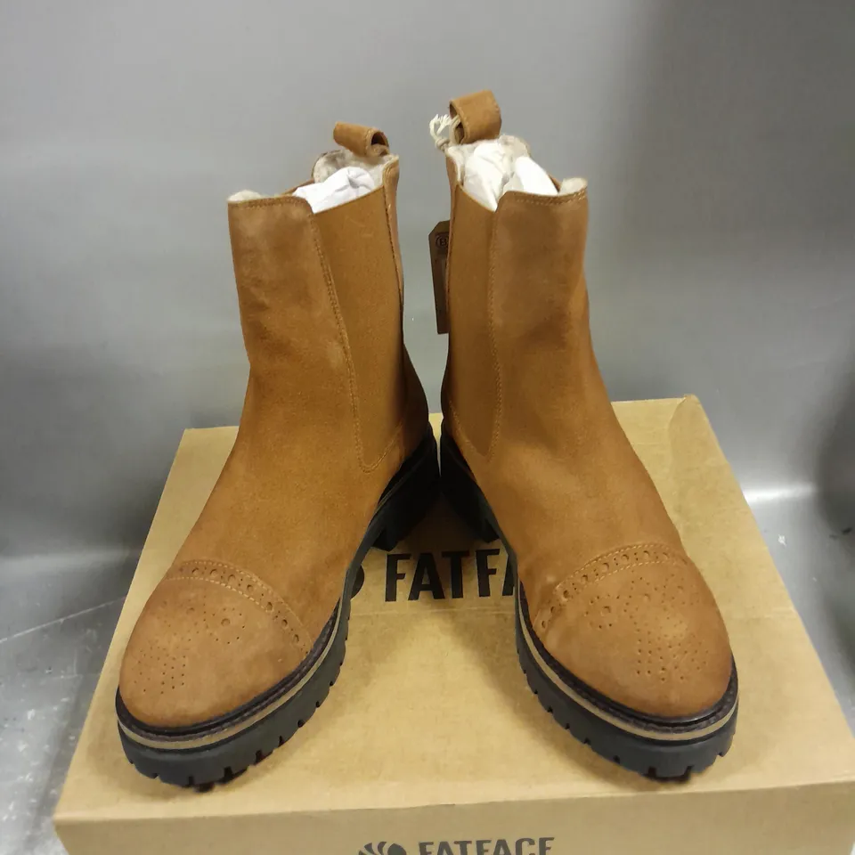 BOXED PAIR OF FATFACE ESSIE CHELSEA BOOT IN TAN SIZE UK 4