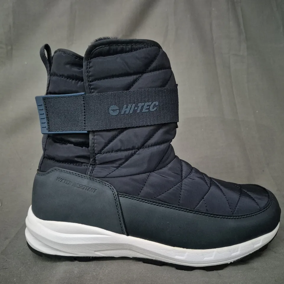 BOXED PAIR OF HI-TEC ANKLE BOOTS IN NAVY UK SIZE 7