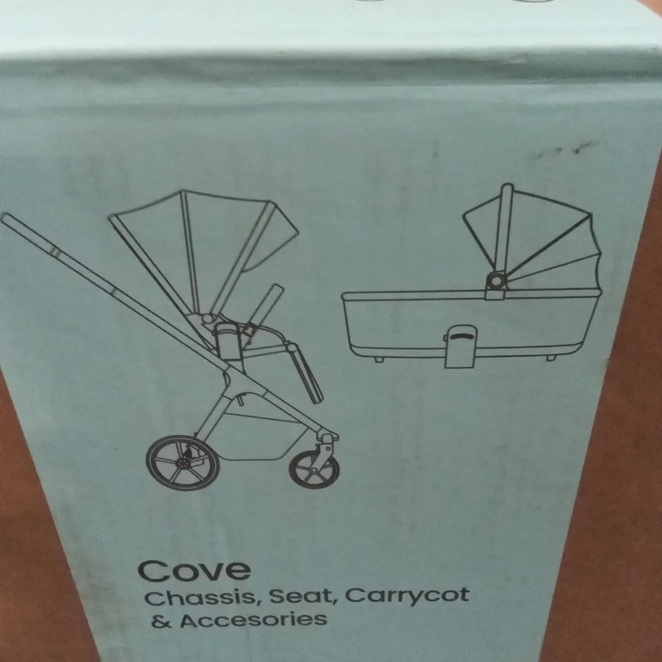 BOXED SILVER CROSS COVE STROLLER & CARRY COT IN DAMSON, WITH SILVER CROSS GLIDE PLUS 360 CAR SEAT AND I-SIZE BASE, ACCESSORIES INCLUDED (4 PARTS)