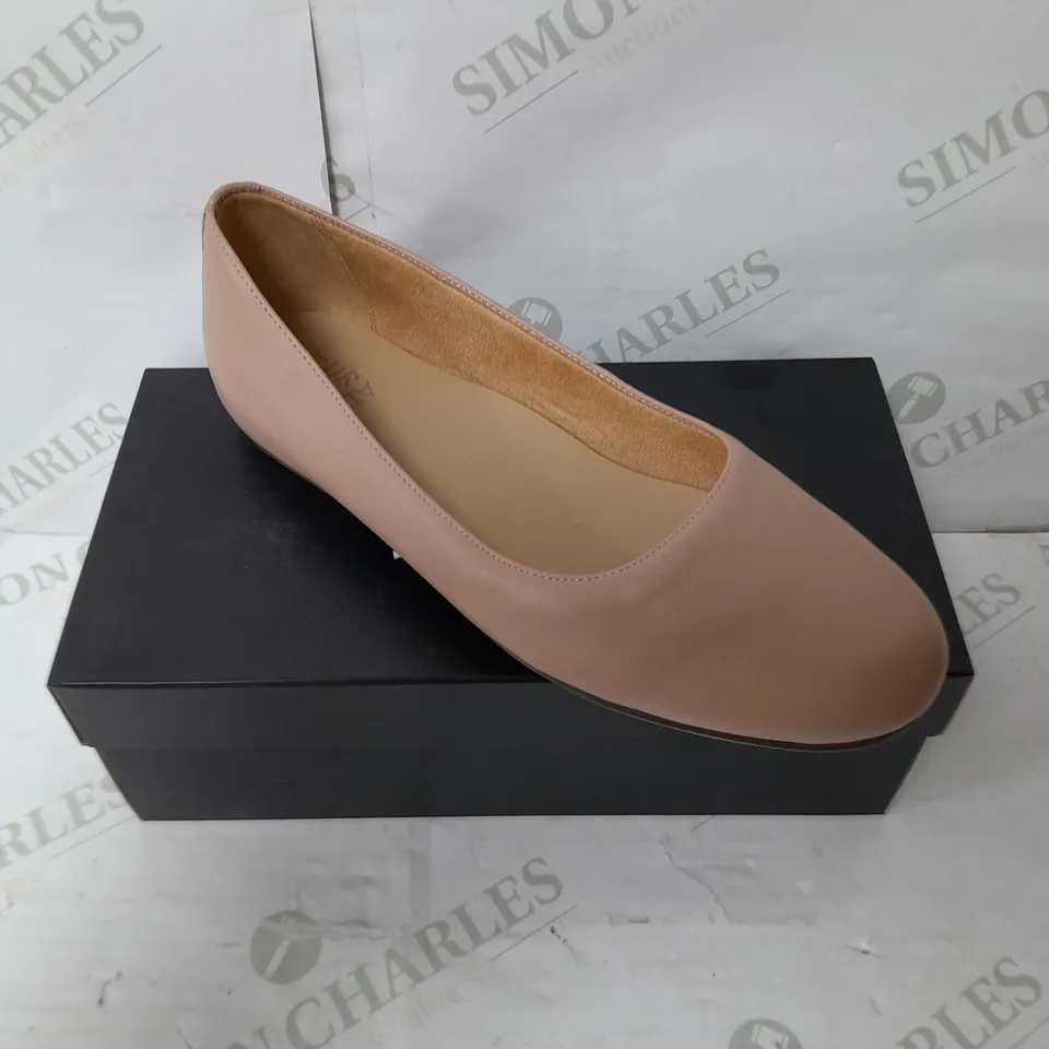 NATURALIZER LEATHER BALLET FLAT SHOE IN TAN PINK SIZE 6