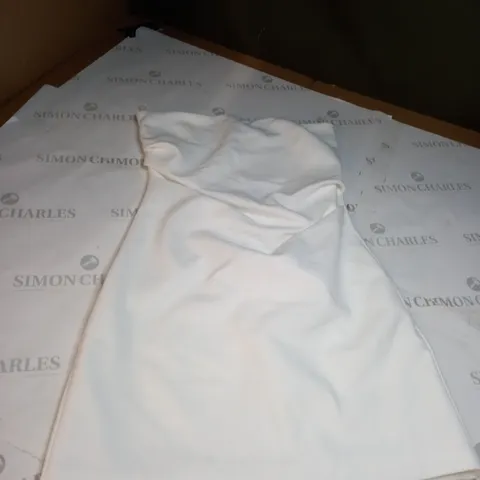 ZARA SMALL WHITE SKIT