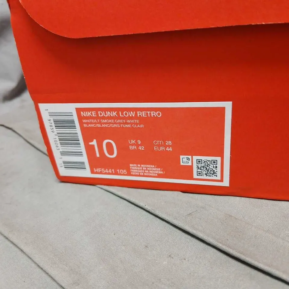 NIKE DUNK LOW RETRO TRAINERS – WHITE/SMOKE GREY, UK 9 (EU 44)