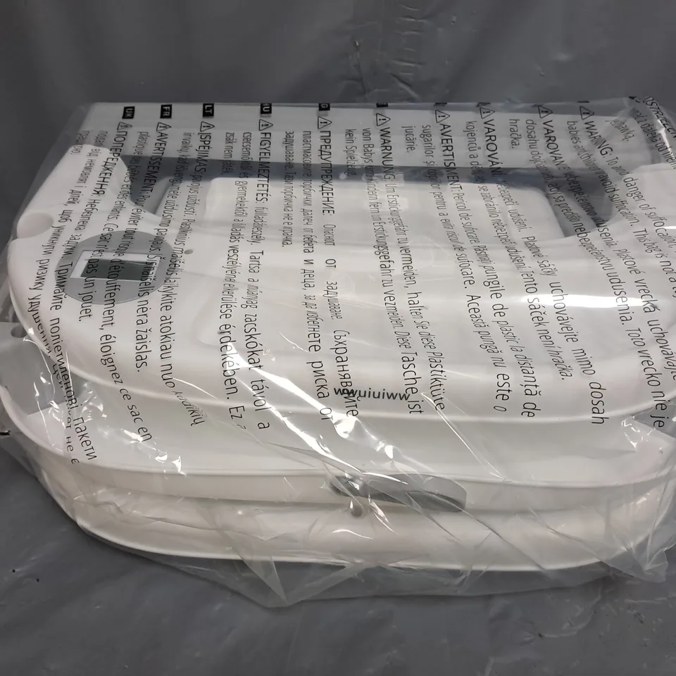 BOXED UNBRANDED CHILDREN'S FOLDABLE BATHTUB IN WHITE