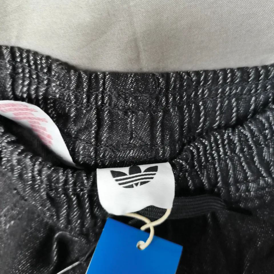 ADIDAS FIREBIRD DEN TP TRACK PANTS – BLACK WITH WHITE SIDE STRIPES UK 9/10 YEARS