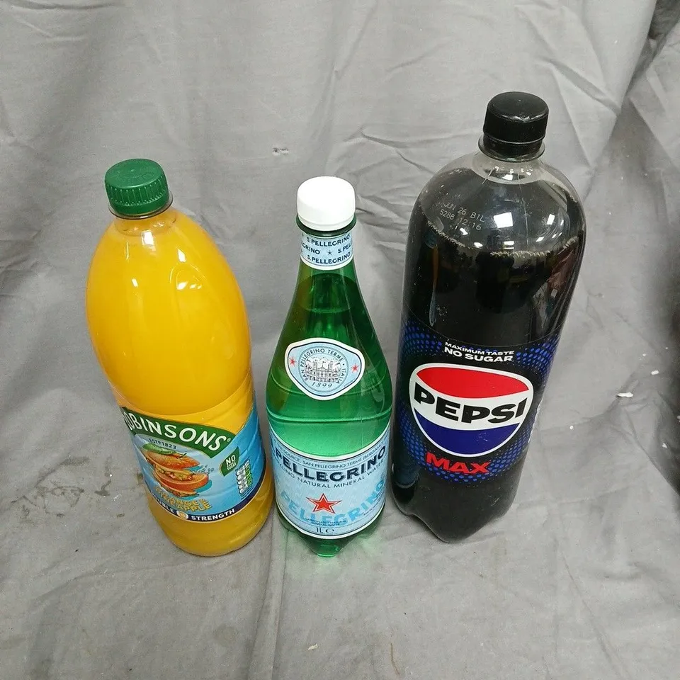 APPROXIMATELY 6 ASSORTED DRINKS TO INCLUDE PEPSI MAX, ROBINSONS ORANGE & PINEAPPLE, S.PELLEGRINO, ETC - COLLECTION ONLY