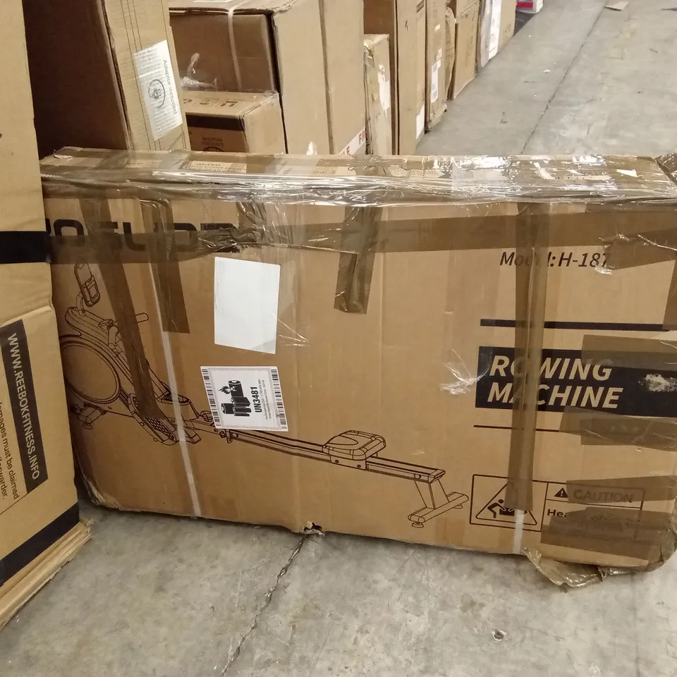 BOXED ROWING MACHINE 