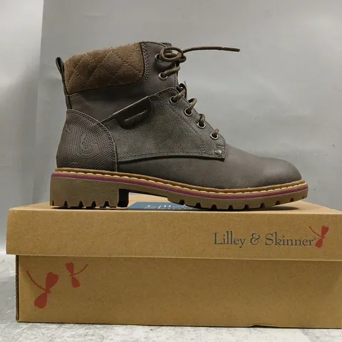 BOXED PAIR OF LILLEY & SKINNER ANKLE BOOT IN DUSTY BROWN SIZE 4