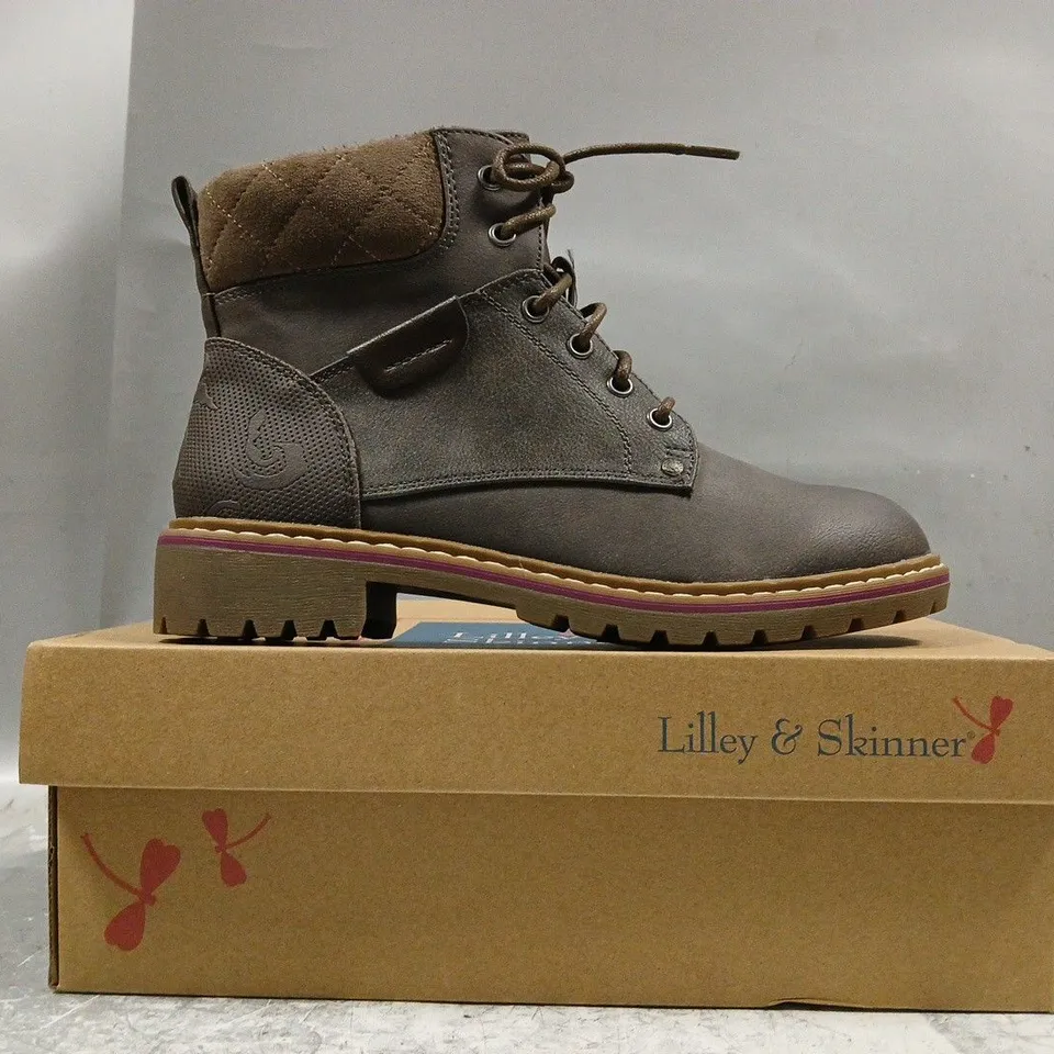 BOXED PAIR OF LILLEY & SKINNER ANKLE BOOT IN DUSTY BROWN SIZE 4