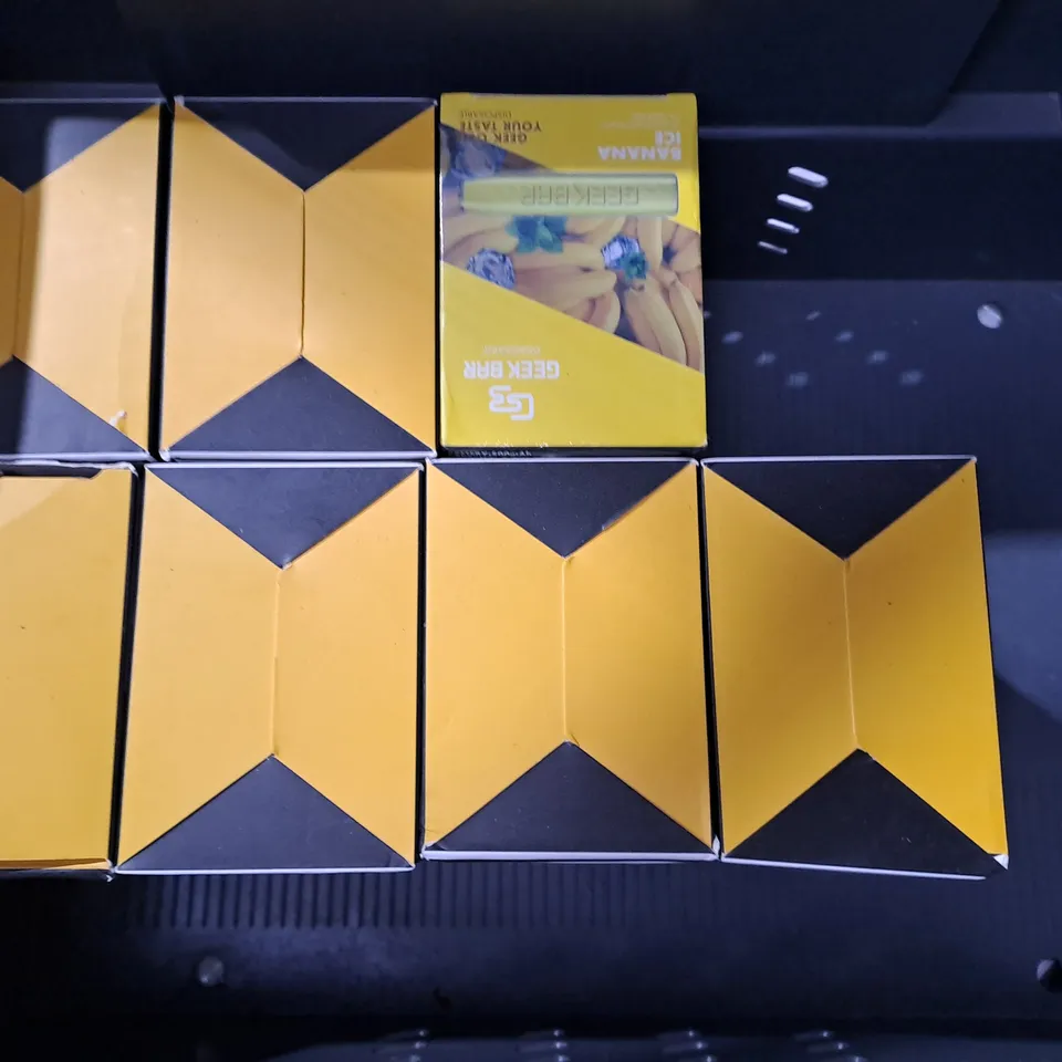 BOX OF APPROXIMATELY 10 GEEK BAR & ROCCA BAR VAPES TO INCLUDE - ICE FRUIT MIX , BANANA ICE , MANGO ICE 