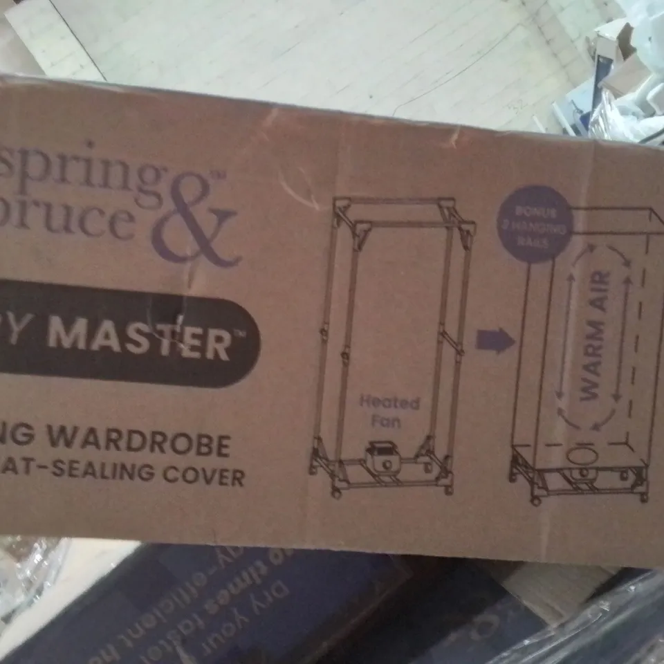 PALLET CONTAINING A LARGE QUANTITY OF DRYING WARDROBE WITH HEAT SEALING COVER