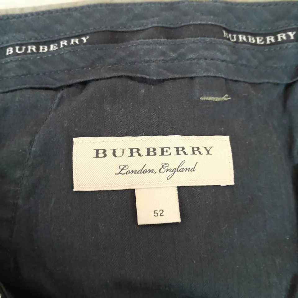 GREEN BURBERRY SHORTS SIZE 52