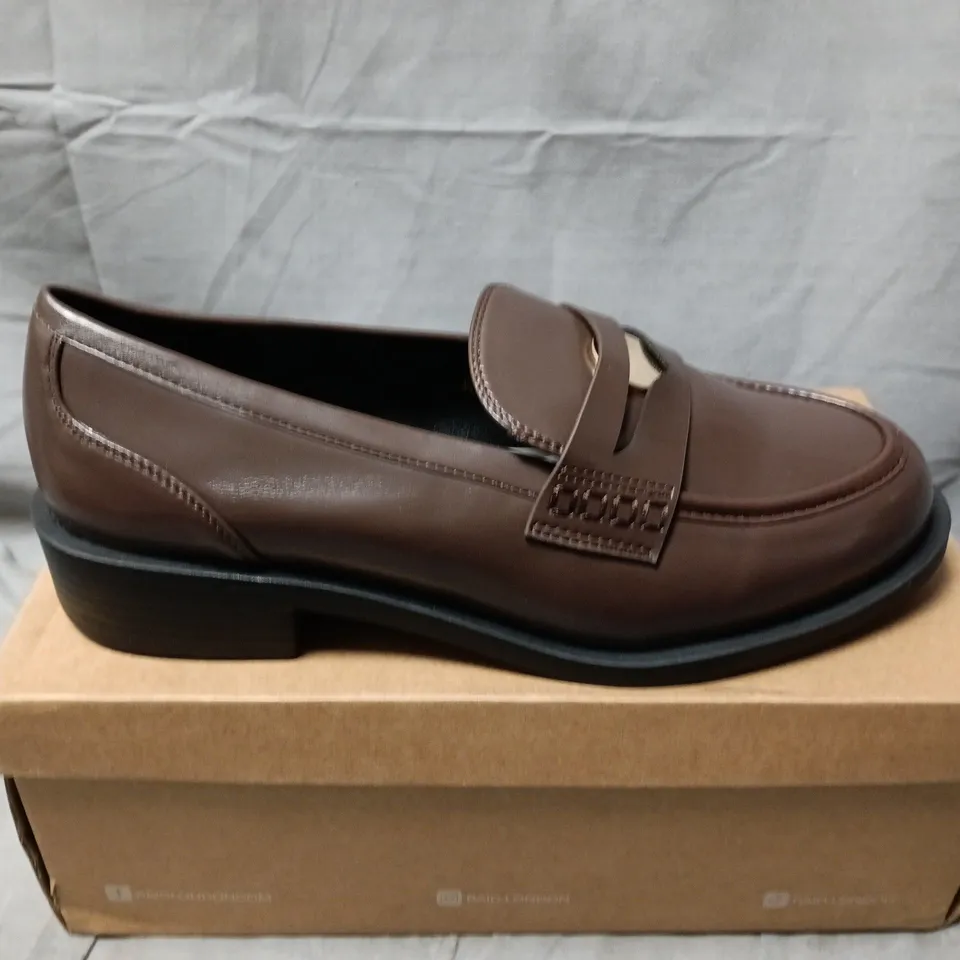 BOXED PAIR OF RAID LONDON WIDE FIT NONNIE PENNY LOAFERS IN BROWN - UK 7