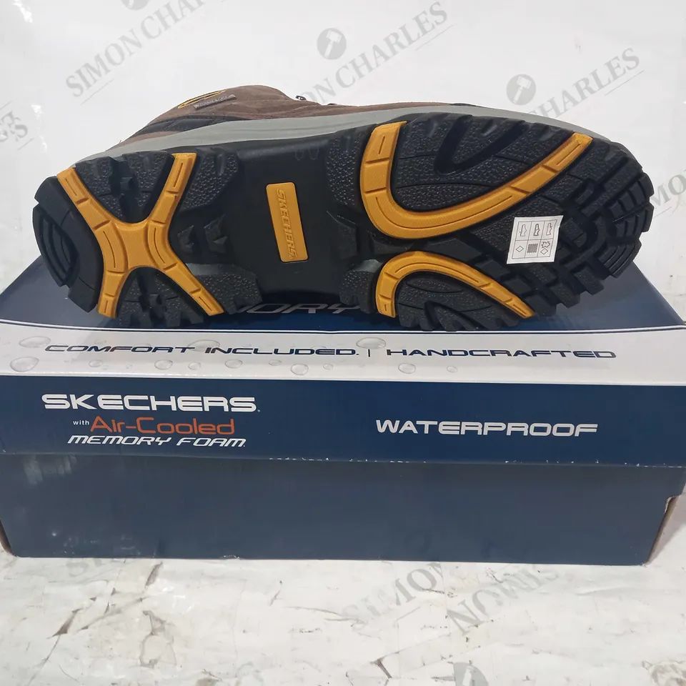 BOXED PAIR OF SKECHERS WATERPROOF MEMORY FOAM BOOTS IN BROWN UK SIZE 10.5