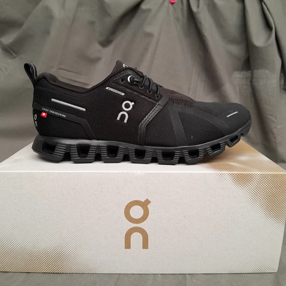 BOXED ONCLOUD CLOUD 5 WATERPROOF BLACK TRAINERS - WOMENS UK 5 