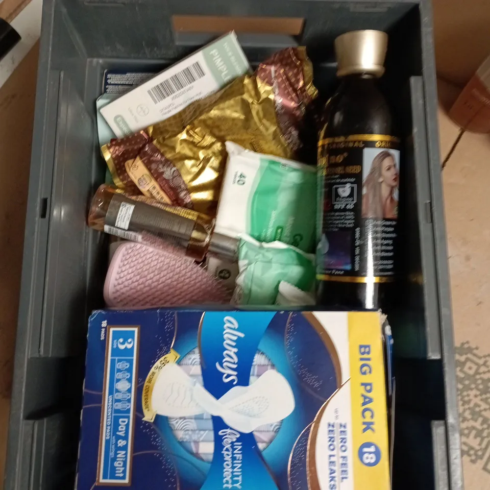APPROXIMATELY 15 ASSORTED HEALTH & BEAUTY PRODUCTS TO INCLUDE GENTLE TOILET TISSUE WIPES, PANTENE STYLING CREAM, L'OREAL GROWTH BOOSTER SHAMPOO ETC 