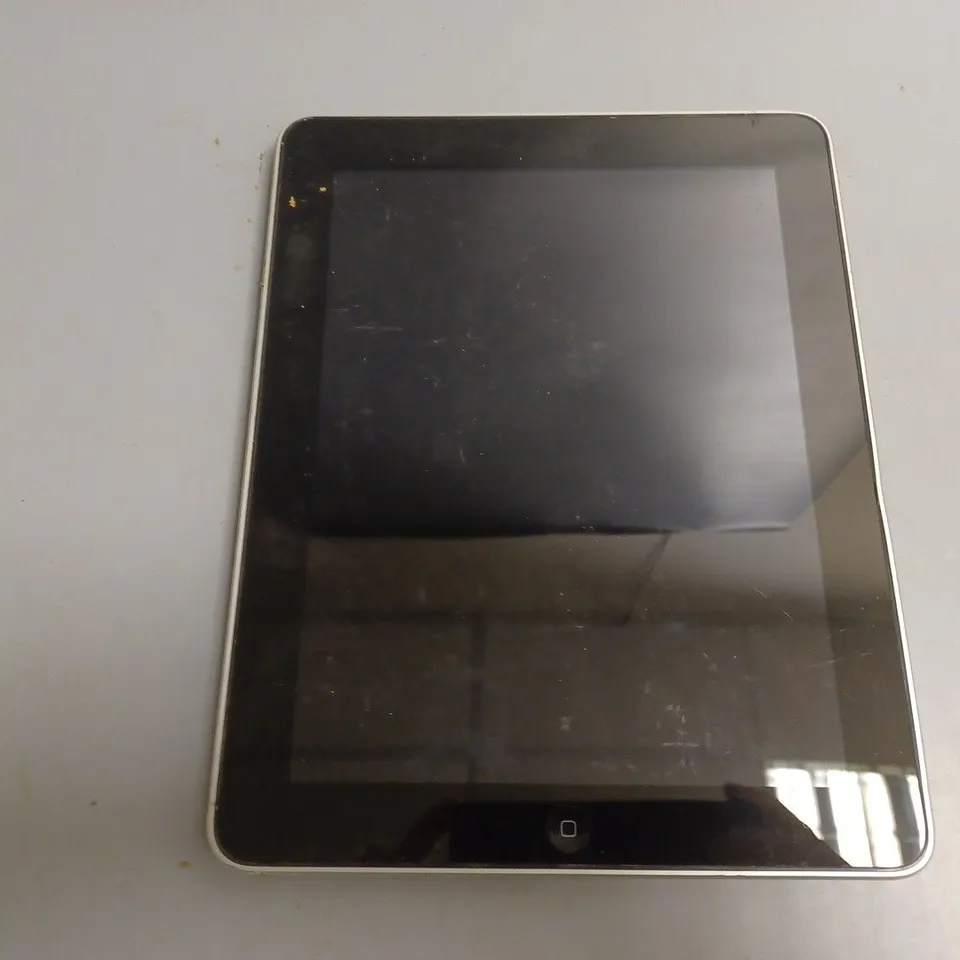 APPLE IPAD 1ST GEN (A1219) 9.7"