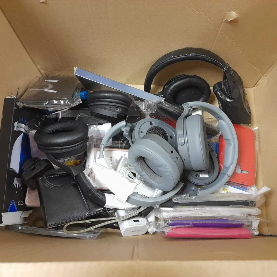 LOT OF APPROX 15 ASSORTED ITEMS TO INCLUDE - UNDERWATER CAMERA - SONY CAMERA - GREY HEADPHONES ECT 