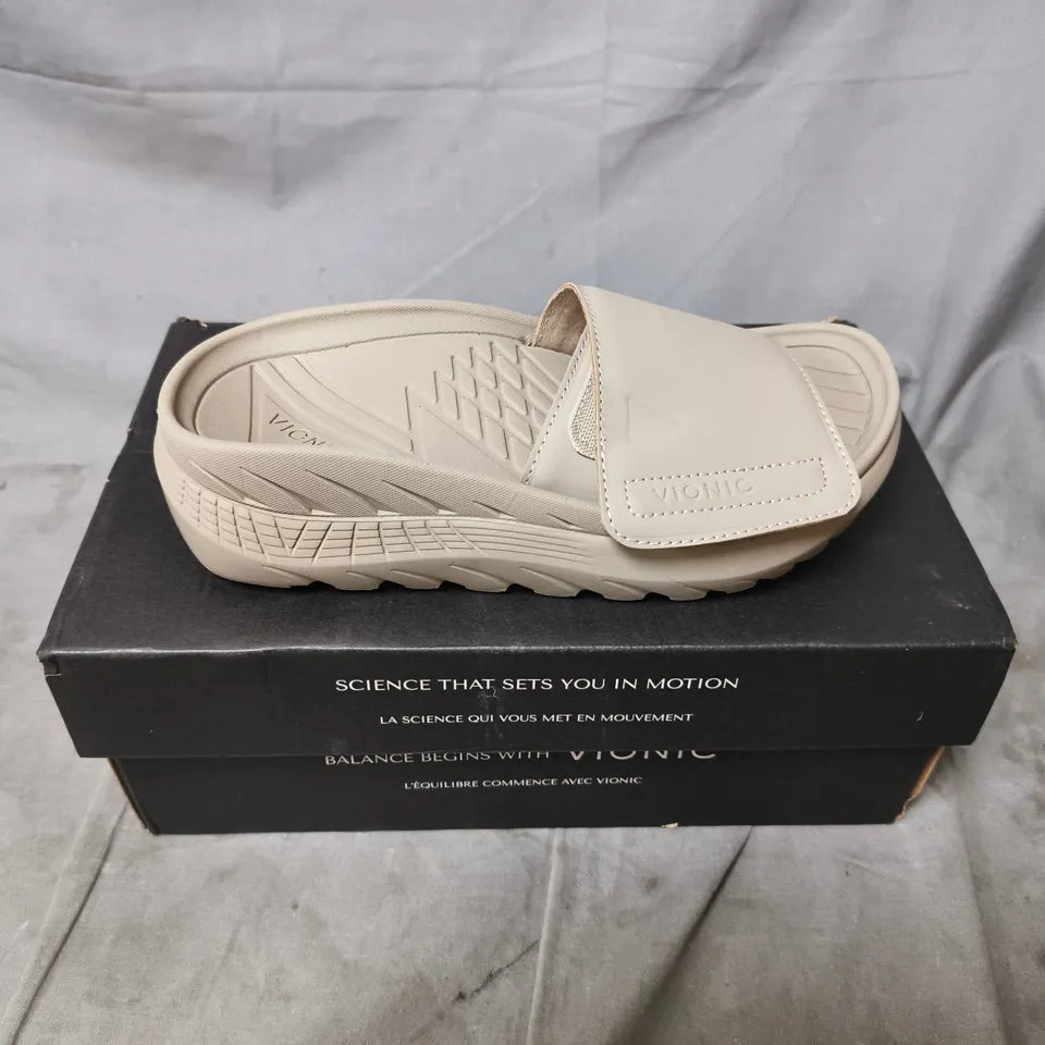 VIONIC BEIGE SLIP-ON SANDALS – WOMEN'S SIZE 3