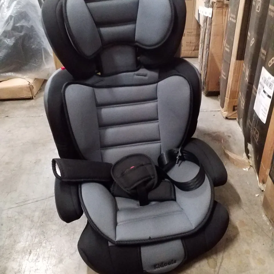 BOXED KIDOOLA CHILDRENS CAR SEAT - GREY & BLACK