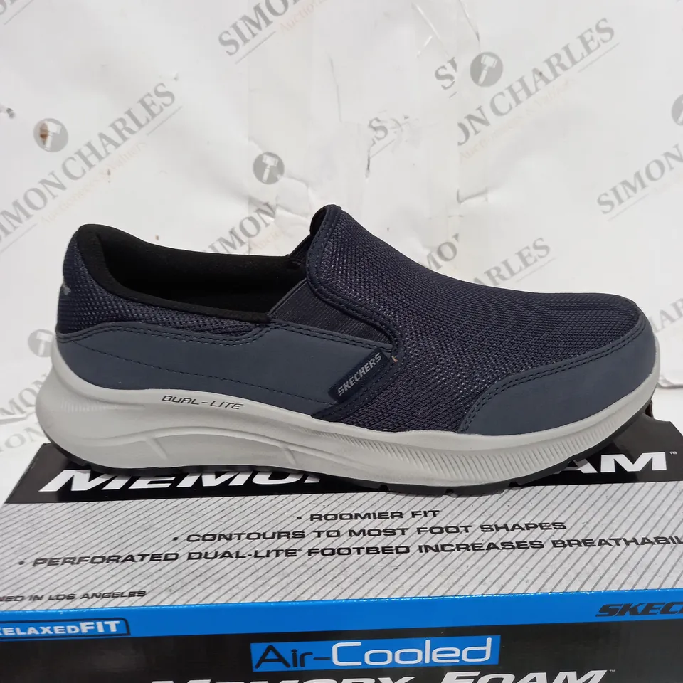 BOXED PAIR OF SKECHERS AIR COOLED MEMORY FOAM TRAINERS IN NAVY SIZE 9