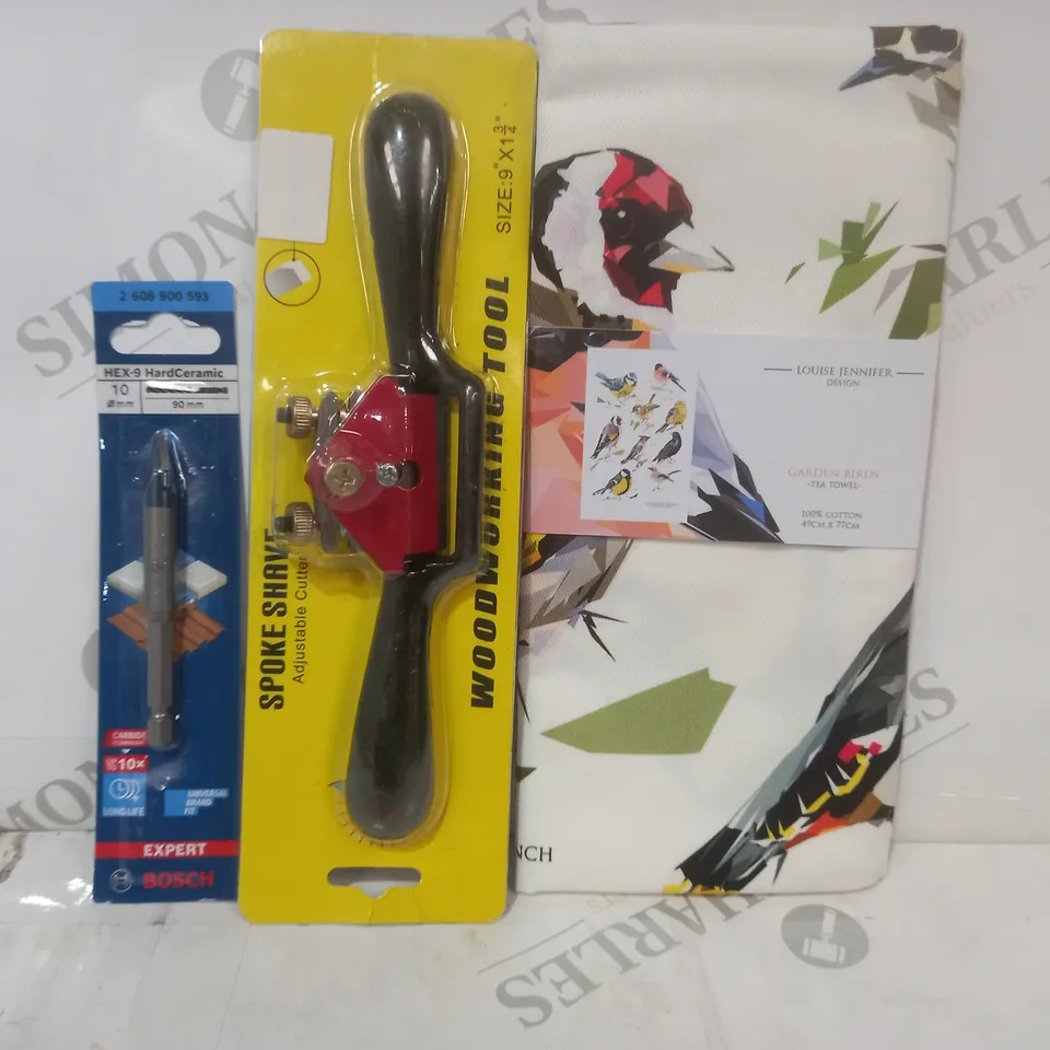 APPROXIMATELY 20 ASSORTED HOUSEHOLD ITEMS TO INCLUDE WOODWORKING TOOL, TEATOWEL, ETC