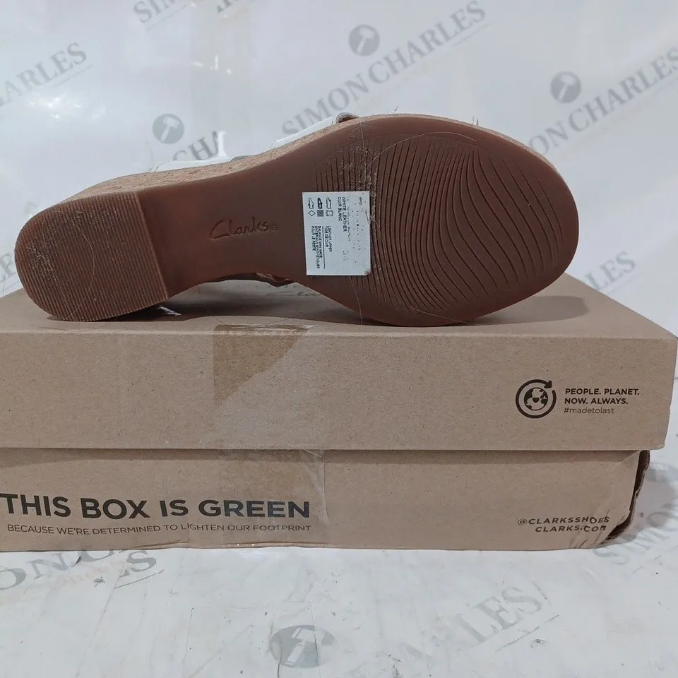 BOXED PAIR OF COLLECTION BY CLARKS OPEN-TOE STRAPPY WEDGE SANDALS IN WHITE SIZE 7