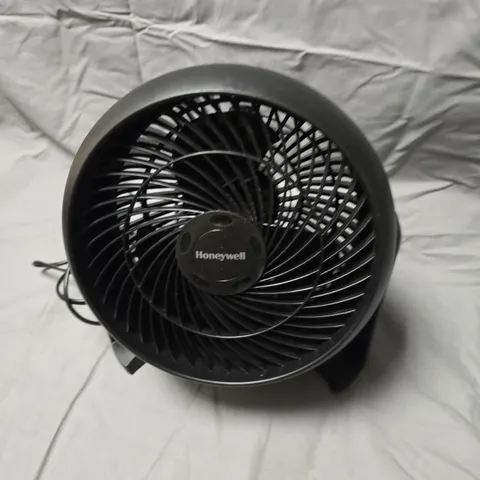 HONEYWELL HT900E DESK FAN IN BLACK 