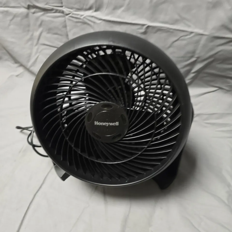 HONEYWELL HT900E DESK FAN IN BLACK 